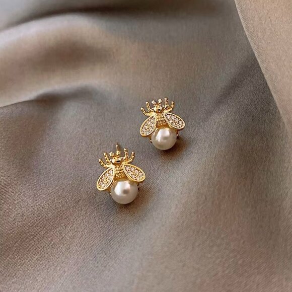 Fashion Jewelry Jewelry - Delicate Yellow Gold Pleated Earrings Studs Bee Pearl Hot Style